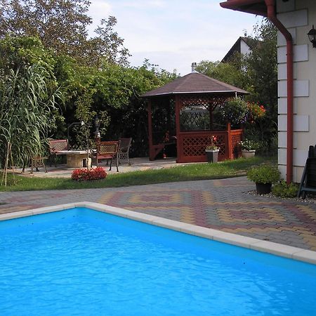 Kaktuszvirág Apartmanház Hajdúszoboszló Esterno foto