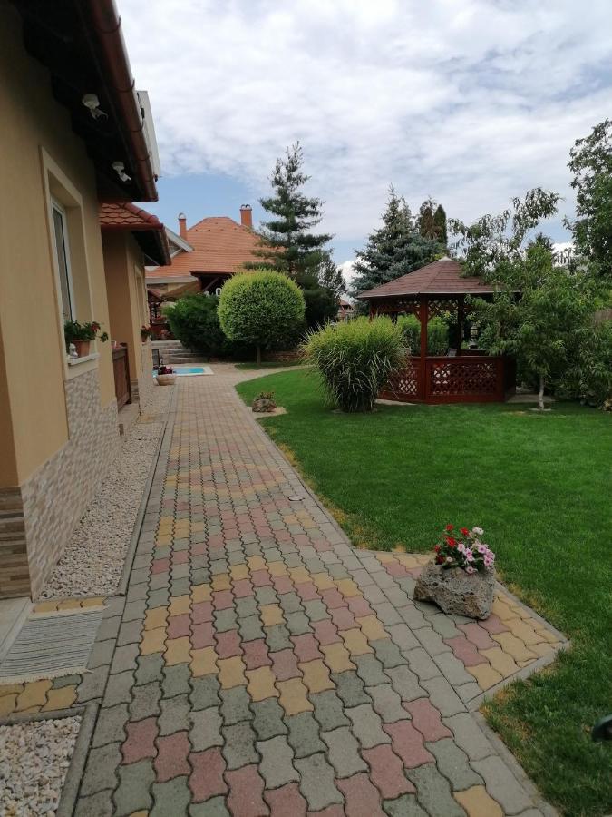 Kaktuszvirág Apartmanház Hajdúszoboszló Esterno foto