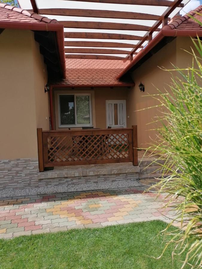 Kaktuszvirág Apartmanház Hajdúszoboszló Esterno foto