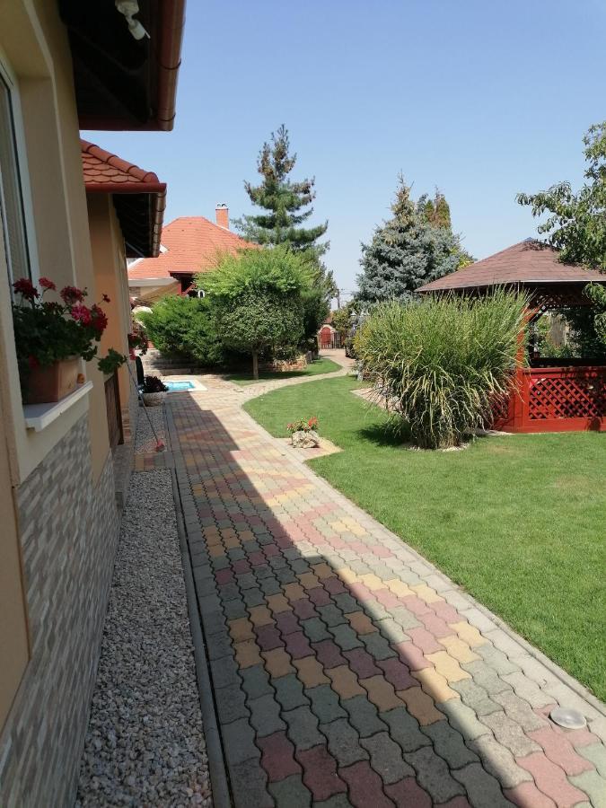Kaktuszvirág Apartmanház Hajdúszoboszló Esterno foto