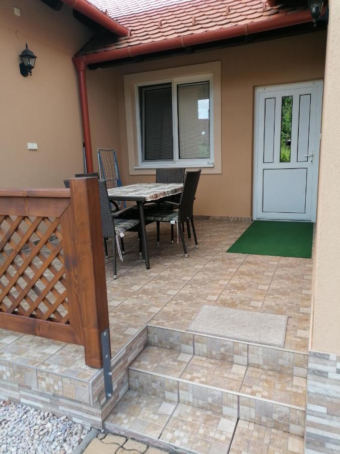 Kaktuszvirág Apartmanház Hajdúszoboszló Esterno foto