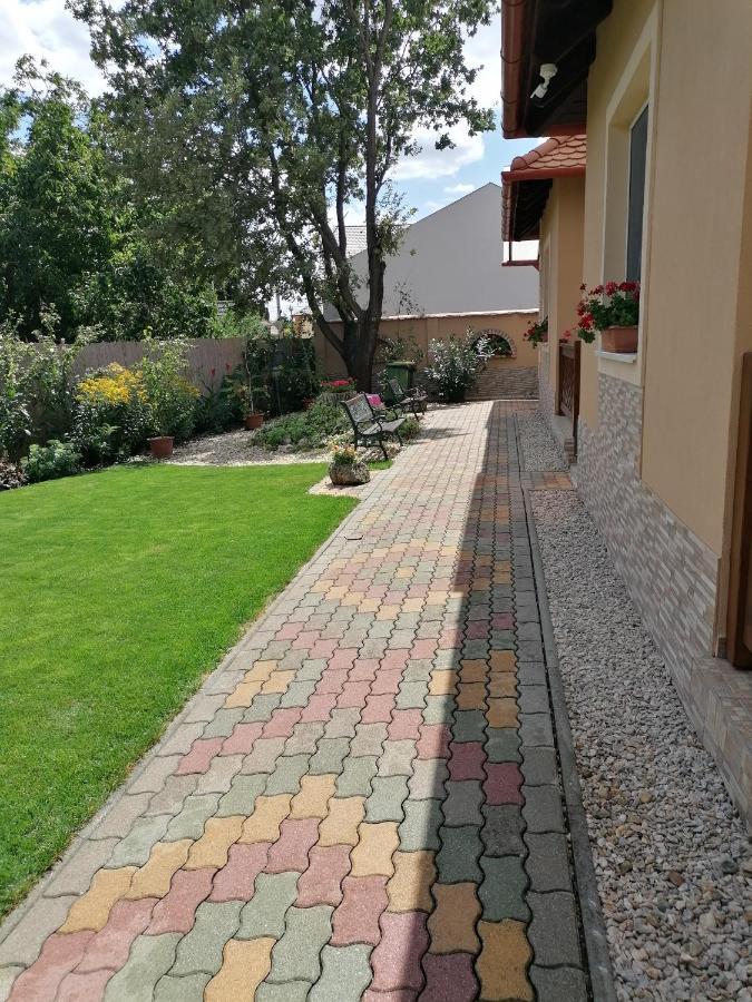 Kaktuszvirág Apartmanház Hajdúszoboszló Esterno foto