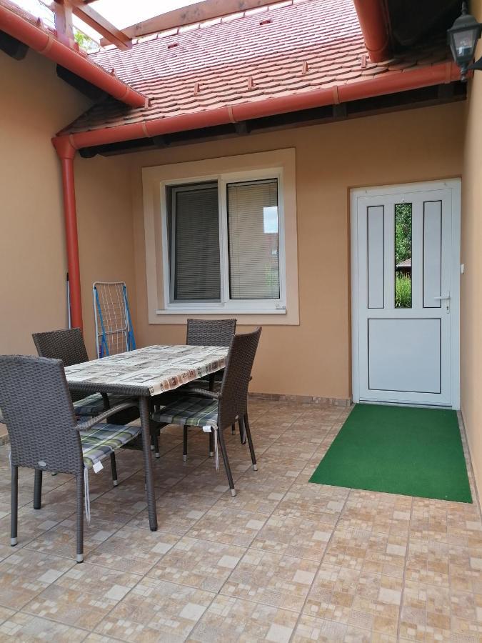 Kaktuszvirág Apartmanház Hajdúszoboszló Esterno foto