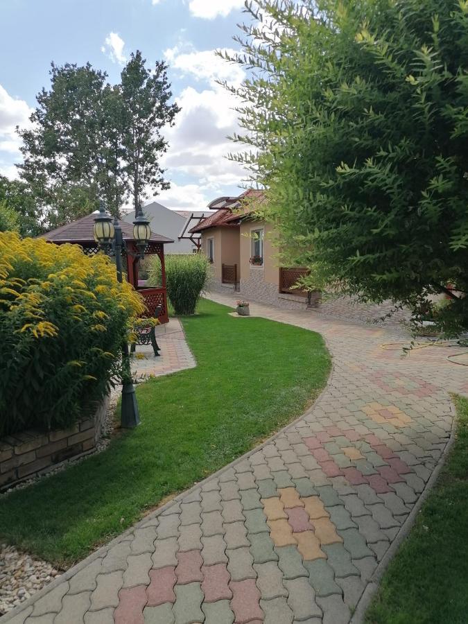 Kaktuszvirág Apartmanház Hajdúszoboszló Esterno foto