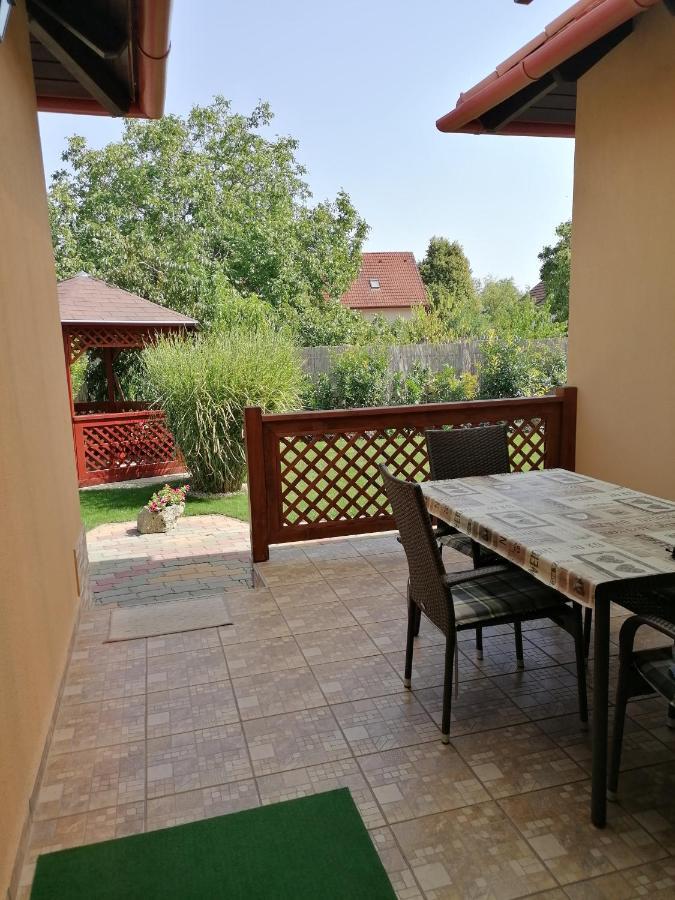 Kaktuszvirág Apartmanház Hajdúszoboszló Esterno foto